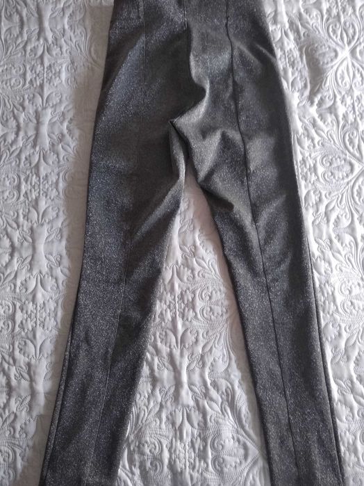 Calças cinza, muito elegantes /H&M Tamanho M/Novas(com portes)