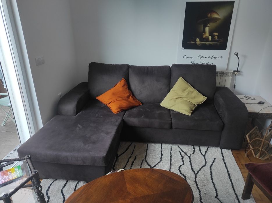 Sofá castanho 3 lugares com chaiselong