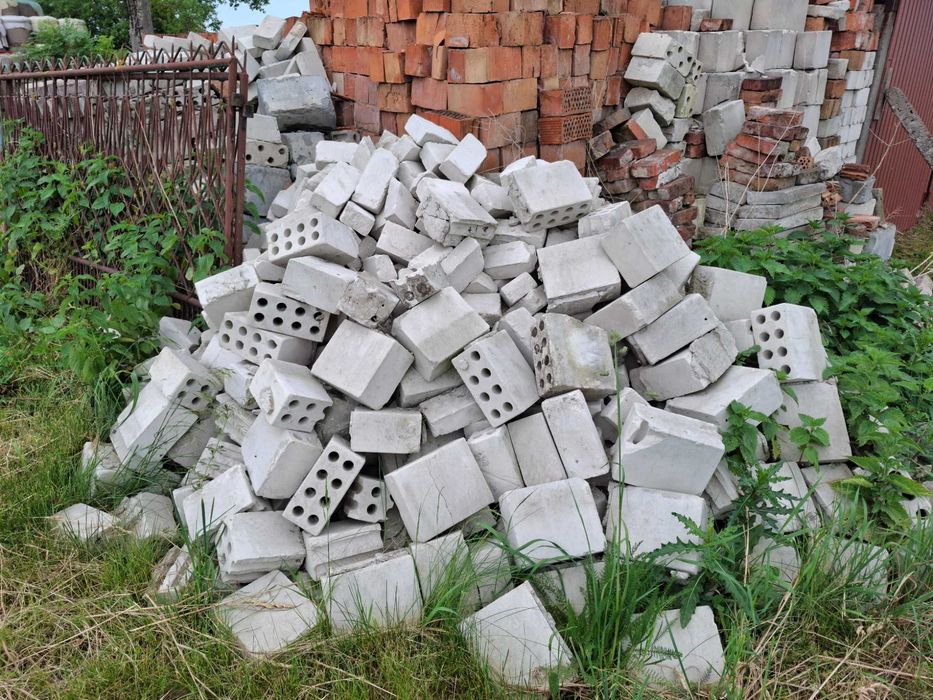 Cegła biała, cegła czerwona, bloczki silikatowe, kratówki
