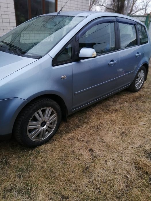 Хороший сімейний автомобіль 1 8 в доброму стані другий власник