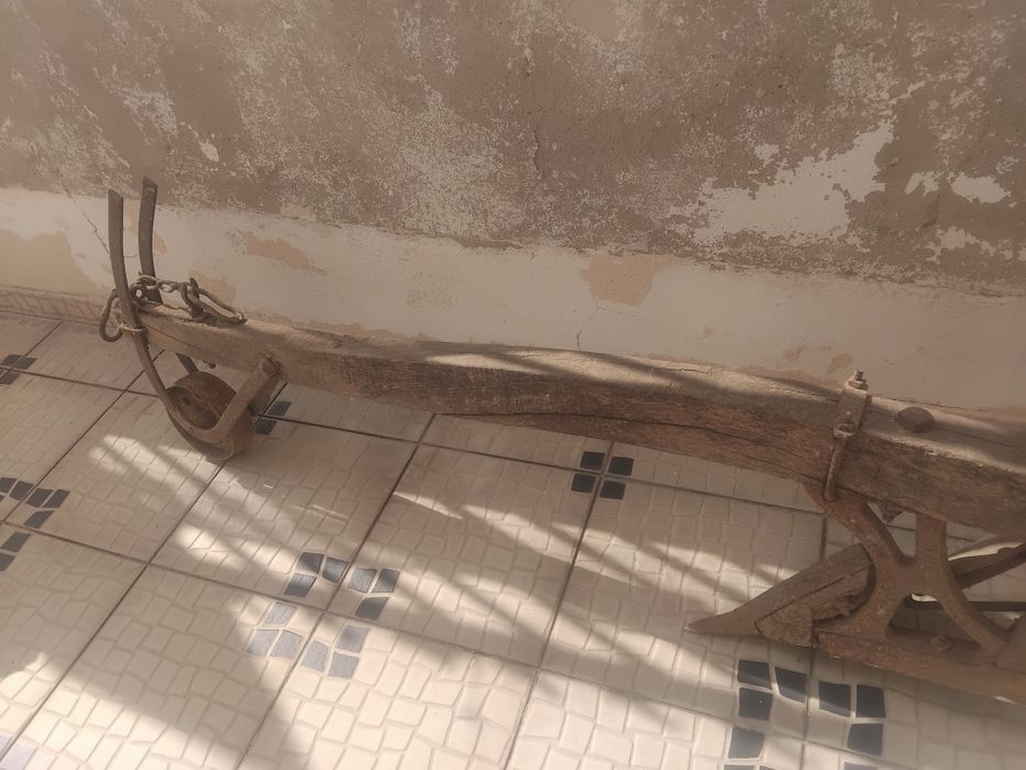 Arado antigo de tração animal
​Este design específico é frequentemente chamado de