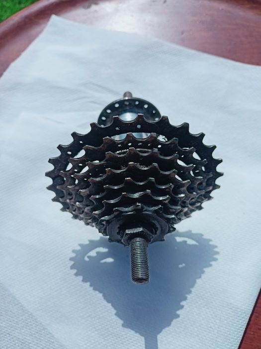 7 rzędowy wolnobieg rowerowy Shimano.