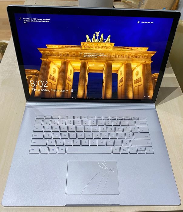 Microsoft surface book 2 i7 16gb gtx 1060 + stylus