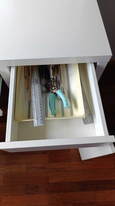 Secretária IKEA MICKE Branca com Estante – Muito Bom Estado