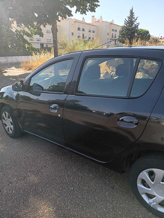 Vende-se carro usado "Dacia Sandero" de 2013, em bom estado (Elvas)