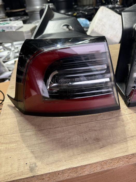 Tesla model 3 model Y ліхтарі задні стопи жовтий поворот