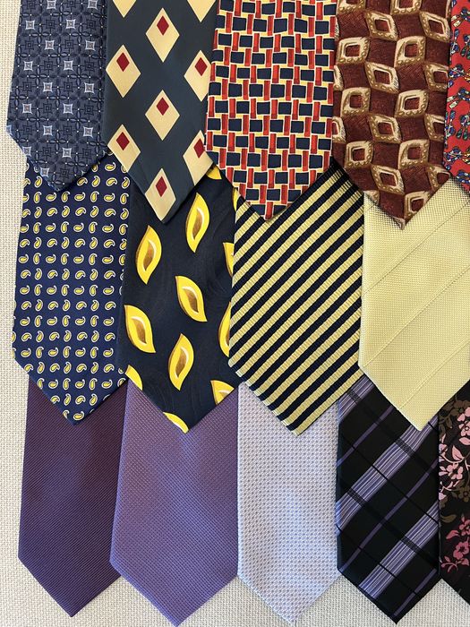 Різноманітні шовкові краватки