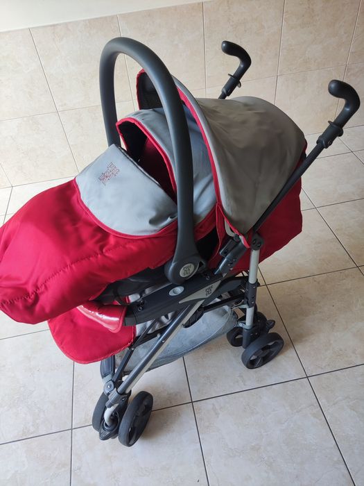Carrinho de bebé c/ cadeira de automóvel