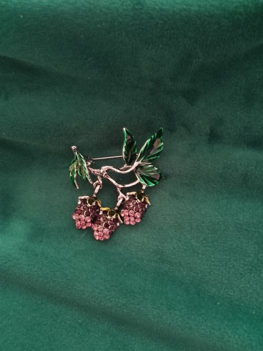 Broszka jeżyny vintage retro