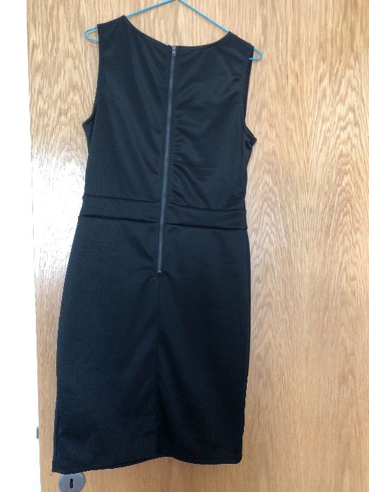 Vestido preto novo com aplicações - tamanho S