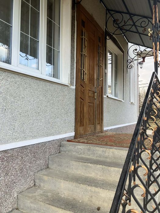 Вхідні дубові двері