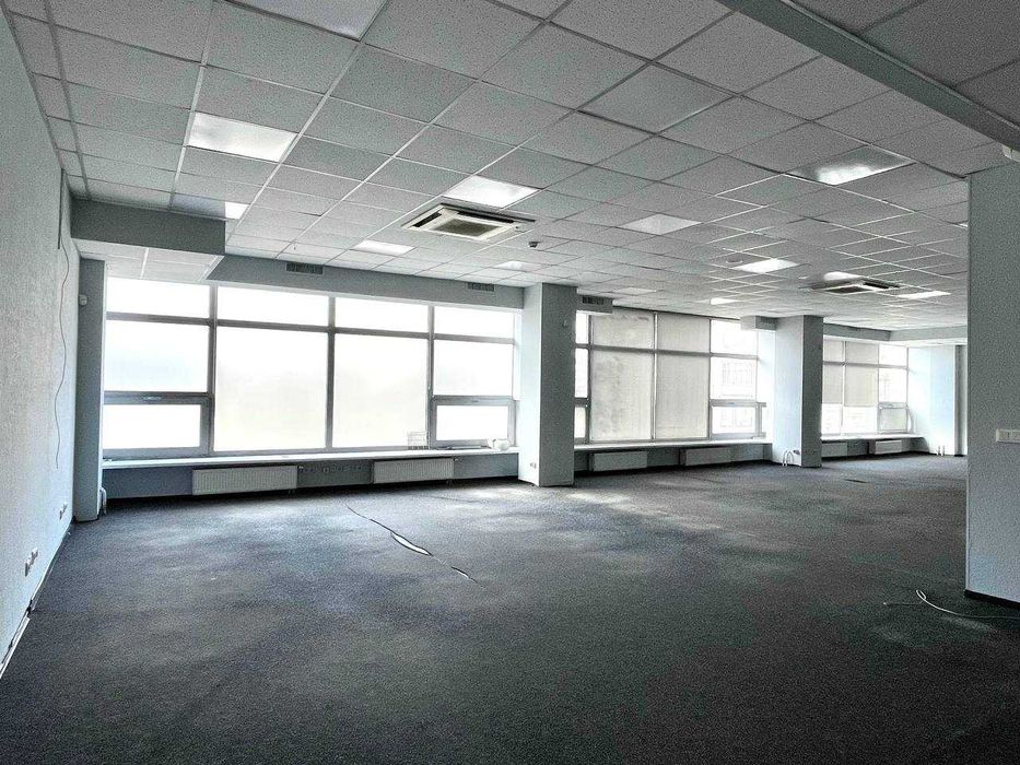 Офіс 181м2 з фасадом і паркінгом біля метро Площа Українських Героїв