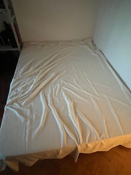 Cama de Casal com Estrado – Bom Estado