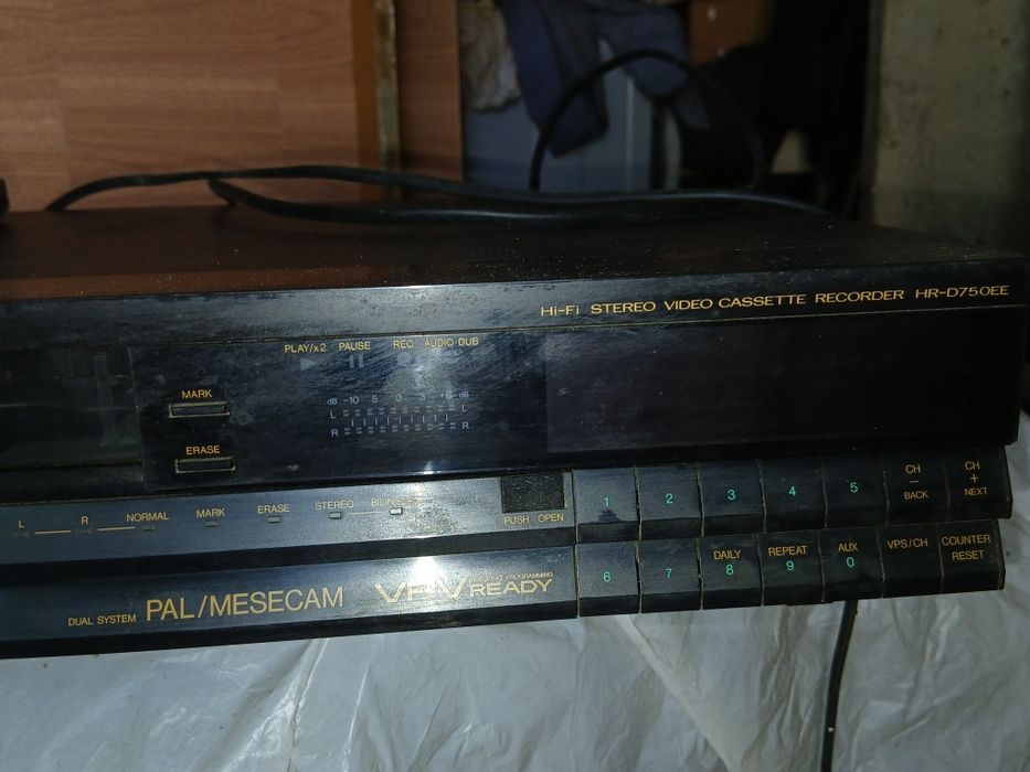 Відеомагнітофрн JVC HR-D750E стерео