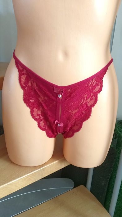 Stringi bordowe koronkowe otwarte perełki bielizna erotyczna