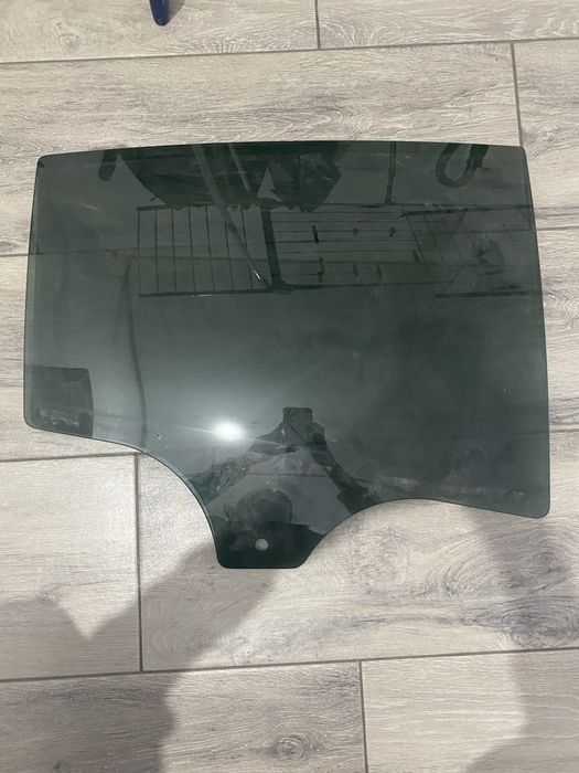 Стекло задней правой двери на X 6