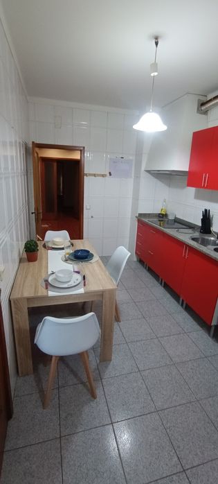 Quarto para arrendar perto da Makro
