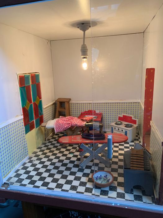 Casa de Bonecas Vintage com recheio, Bonecas e Móveis em miniatura
