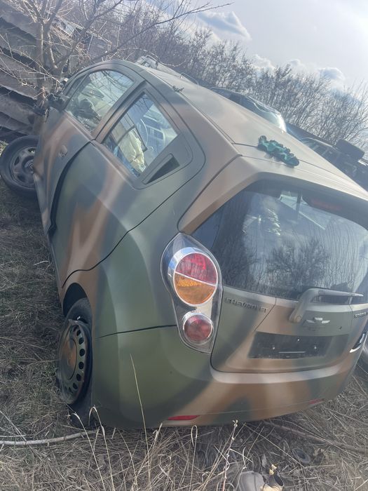 Chevrolet Spark 2013 год 1.0 бензин