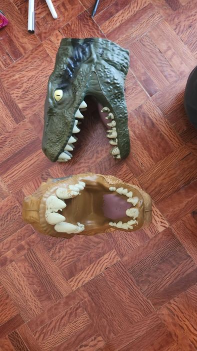 2 fantoches de mão dinossauros em borracha – castanho e verde