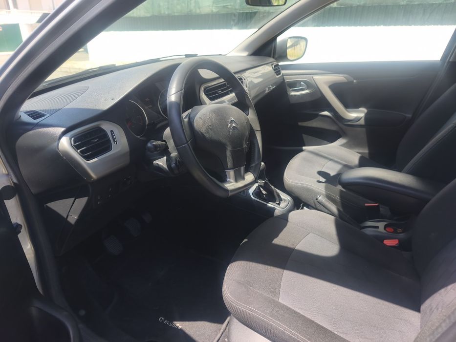 Citroen c-elysee com 54 mil klm