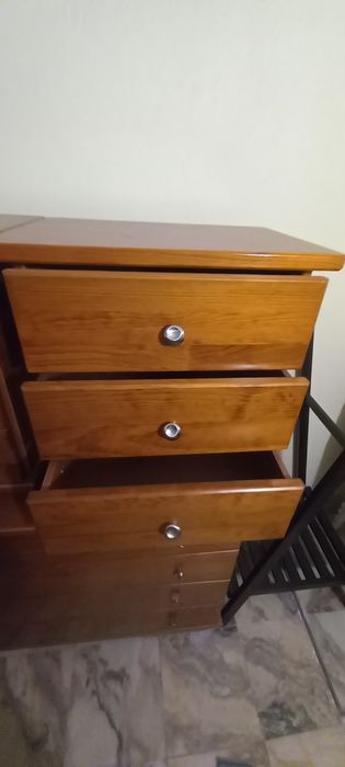 Mobilia de quarto com acabamento cerejeira(sem cama)