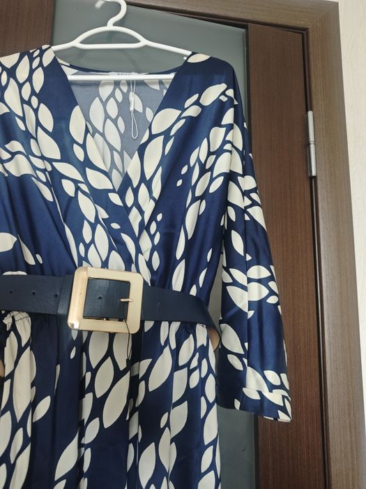 Плаття приталене нове