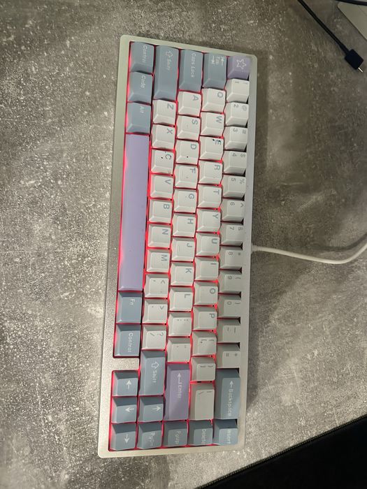Кастомна механічна клавіатура з металевим корпусом та RGB