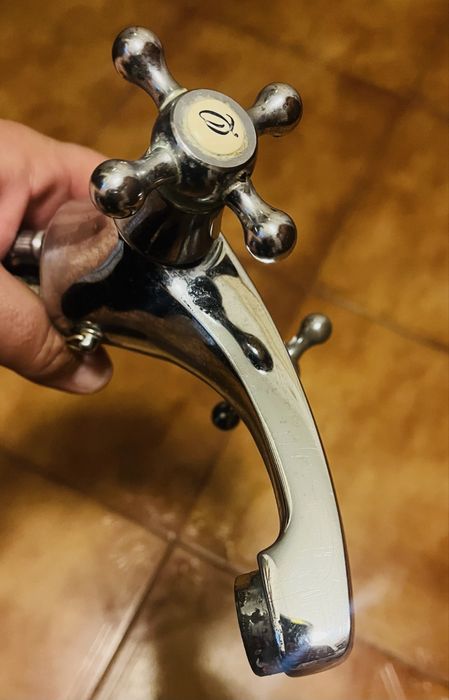 Lavatorio com torneira