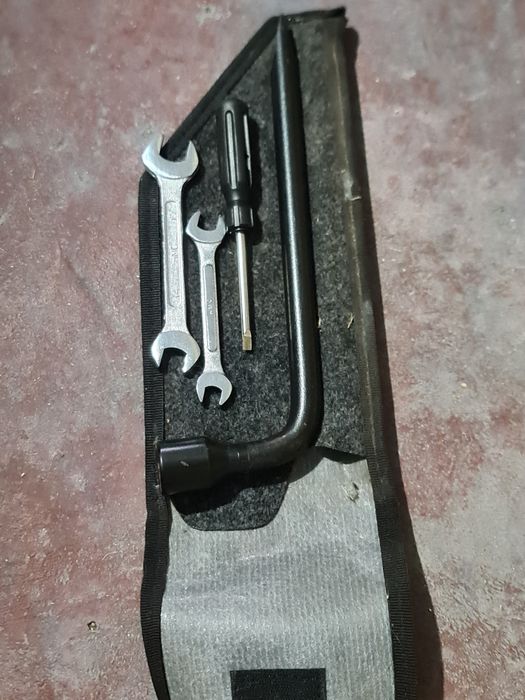 Kit ferramenta básico para automóvel