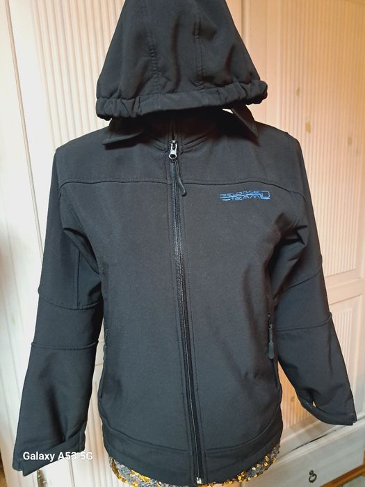 Bluza chłopięca z kapturem.