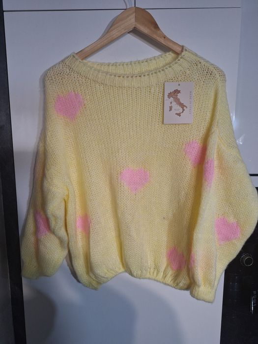 Sweterek w serduszka