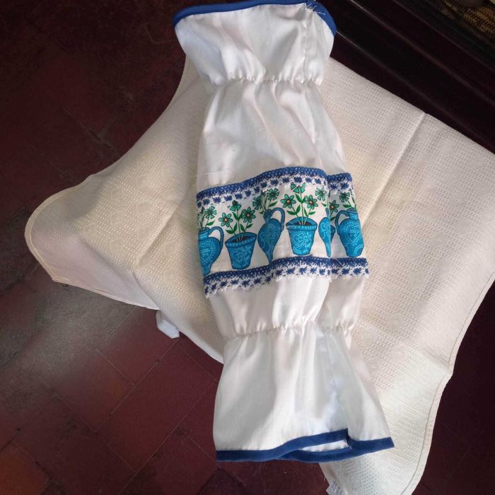 Sacos em pano decorados com vários motivos. Peças artesanais.