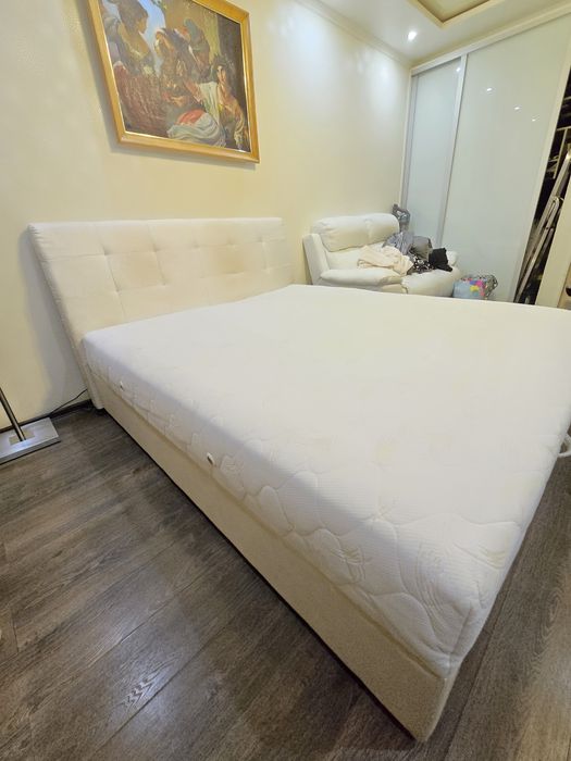 Ліжко двоспальне з матрацом і підйомним механізмом