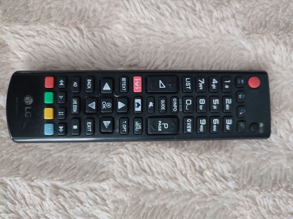 Телевизор LG 43LJ594V Smart tv с подвесом на стену.