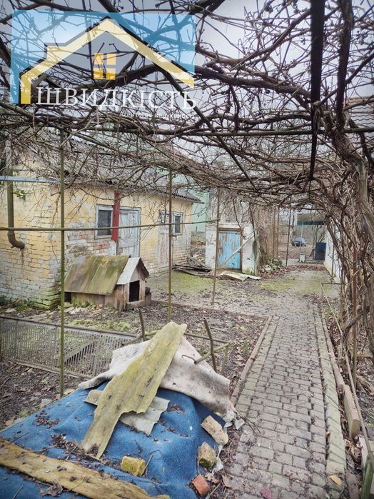 √ Частина будинку з виходом до озера Басівкут