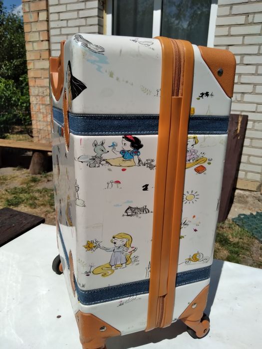 Продам валізу Disney Animators Collection