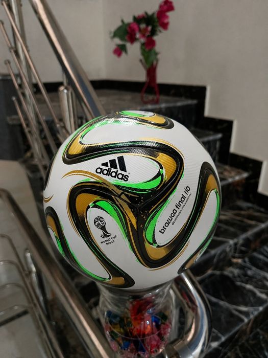 Piłka nożna Adidas Brazuca 2014
