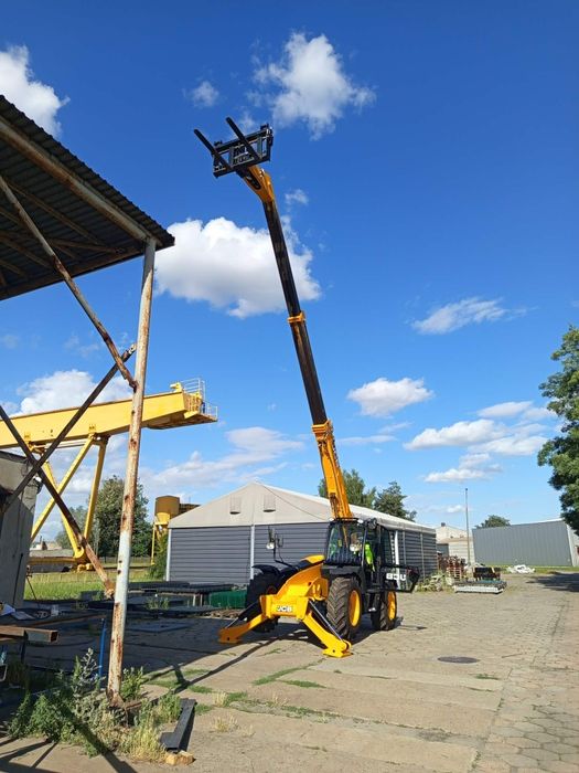 Usługi ładowarką teleskopową JCB