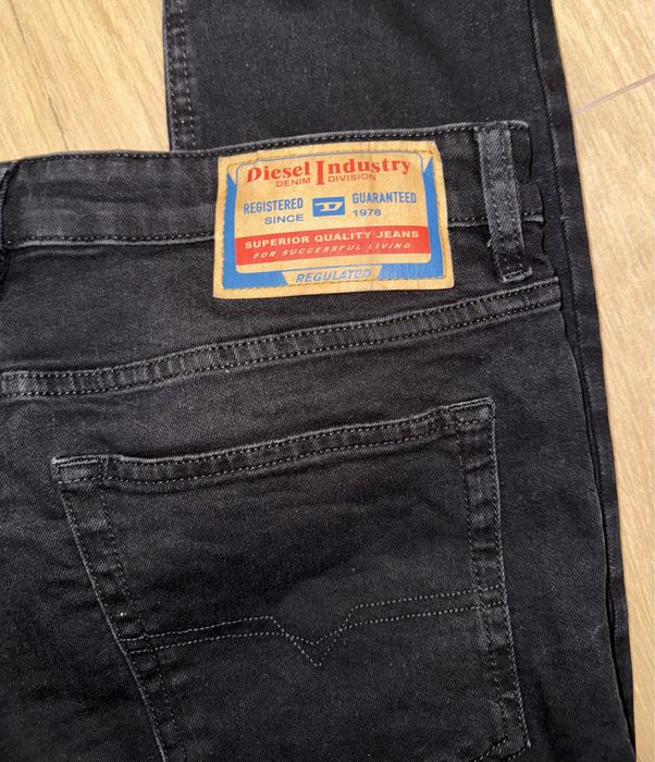 Czarne jeansy Diesel