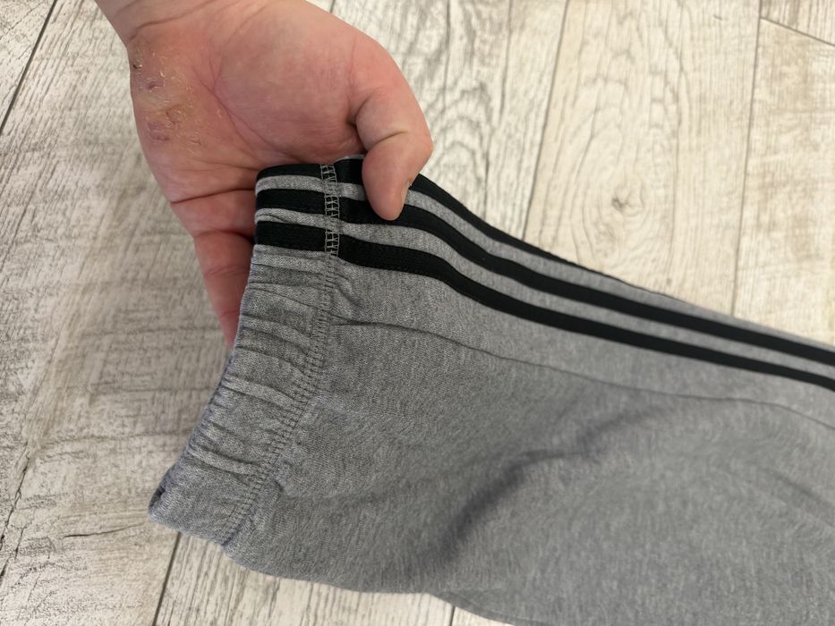 Продам Оригінальний спортивний костюм adidas