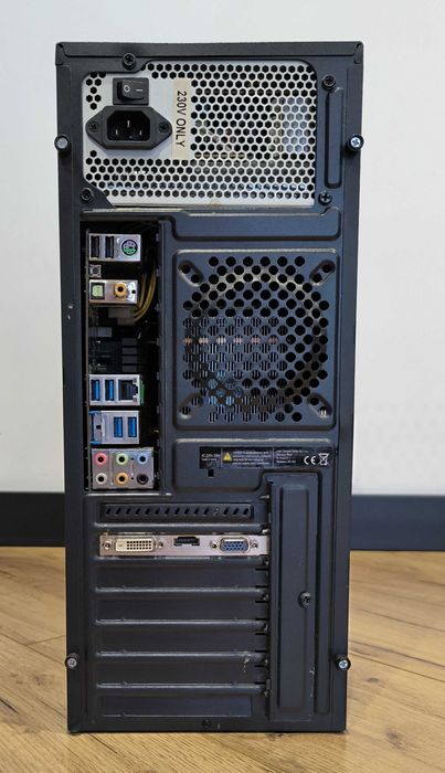 Core i3-4160 3,60 Ghz | 8 GB RAM | Radeon R7 200 | 128 GB SSD | DVD