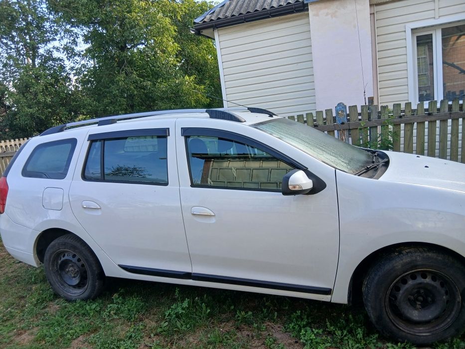 Продаєця машина  рено лаган