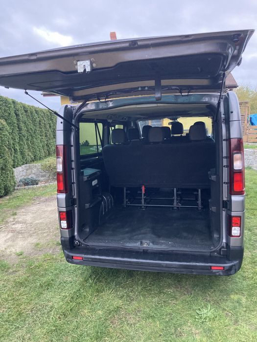 Renault Trafic 9 Long, uszkodzony silnik