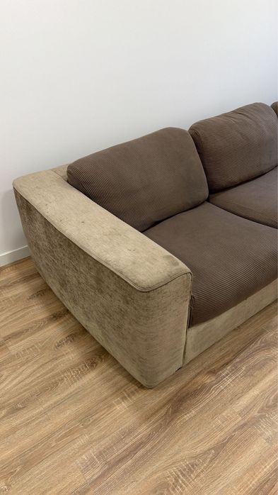 Sofa castanho com chaise longue