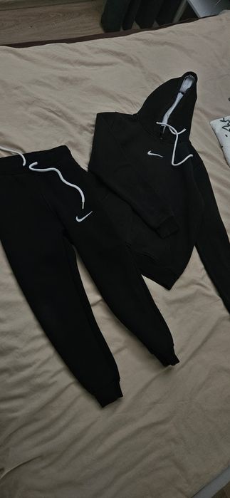 Sprzedam dres  Nike 140