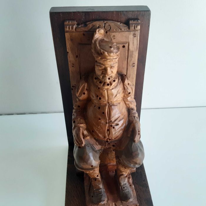 Antigo Serra Livros Madeira Esculpida Figura Sancho Panza