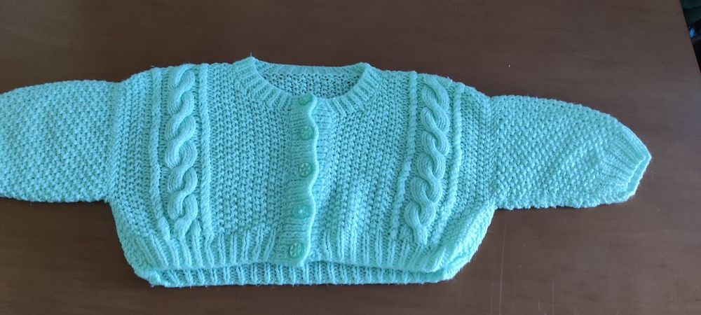 Sweterek rozm. 62/68 cm.