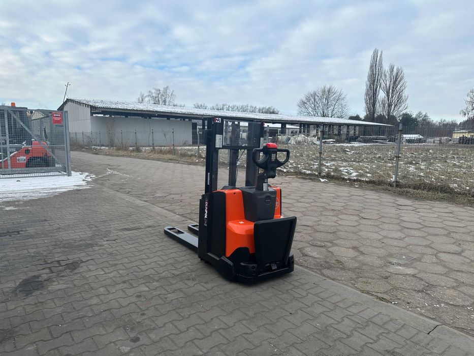 Paleciak elektryczny Toyota BT SWE200D