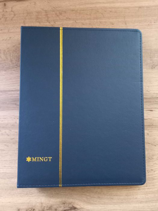 Nowy klaser album granatowy A4 plus 9 kart na znaczki.